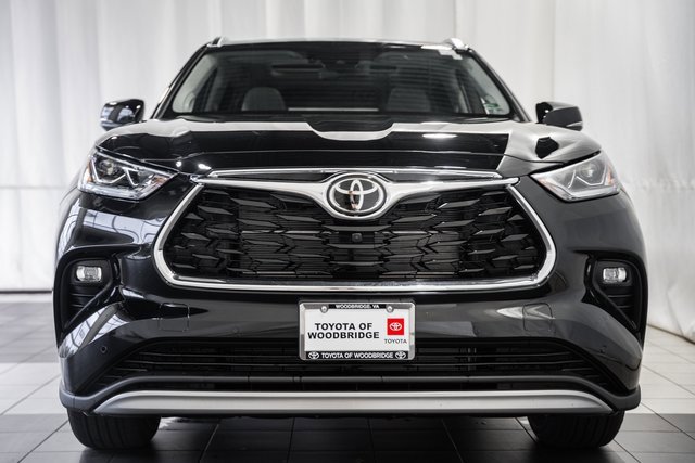 New 2025 Toyota Highlander Platinum image 2