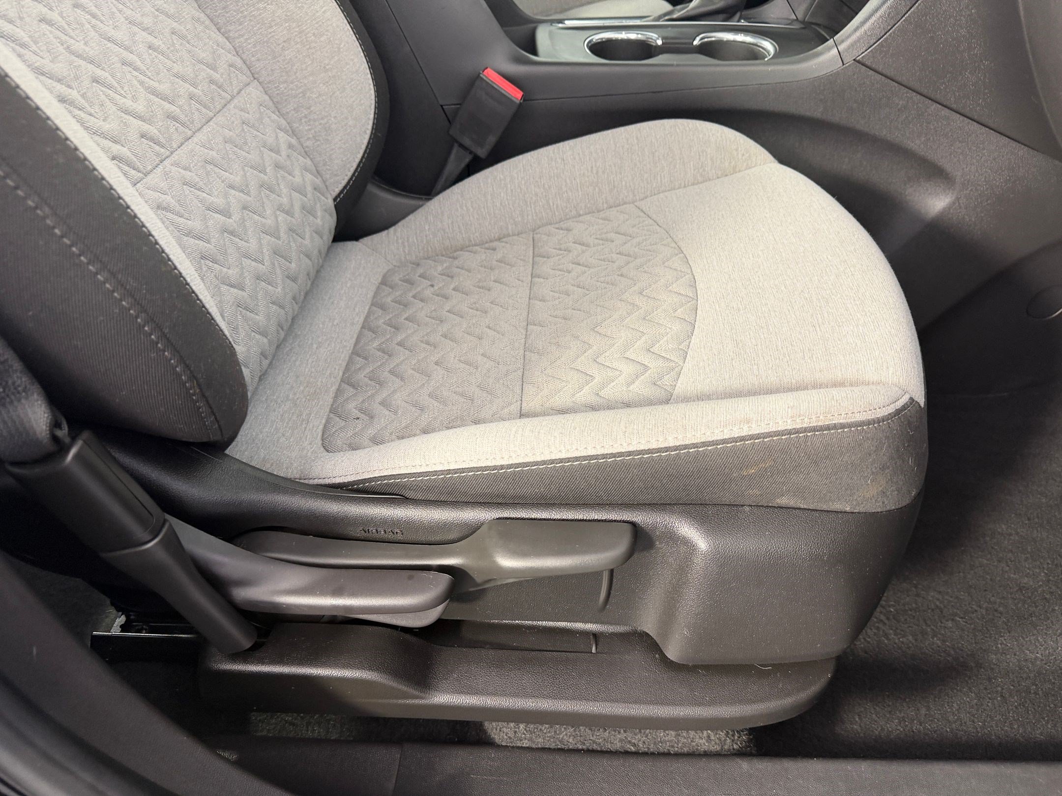 Used 2023 Chevrolet Equinox LS FWD image 32