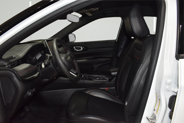 Used 2025 Jeep Compass Trailhawk AWD/4WD image 30