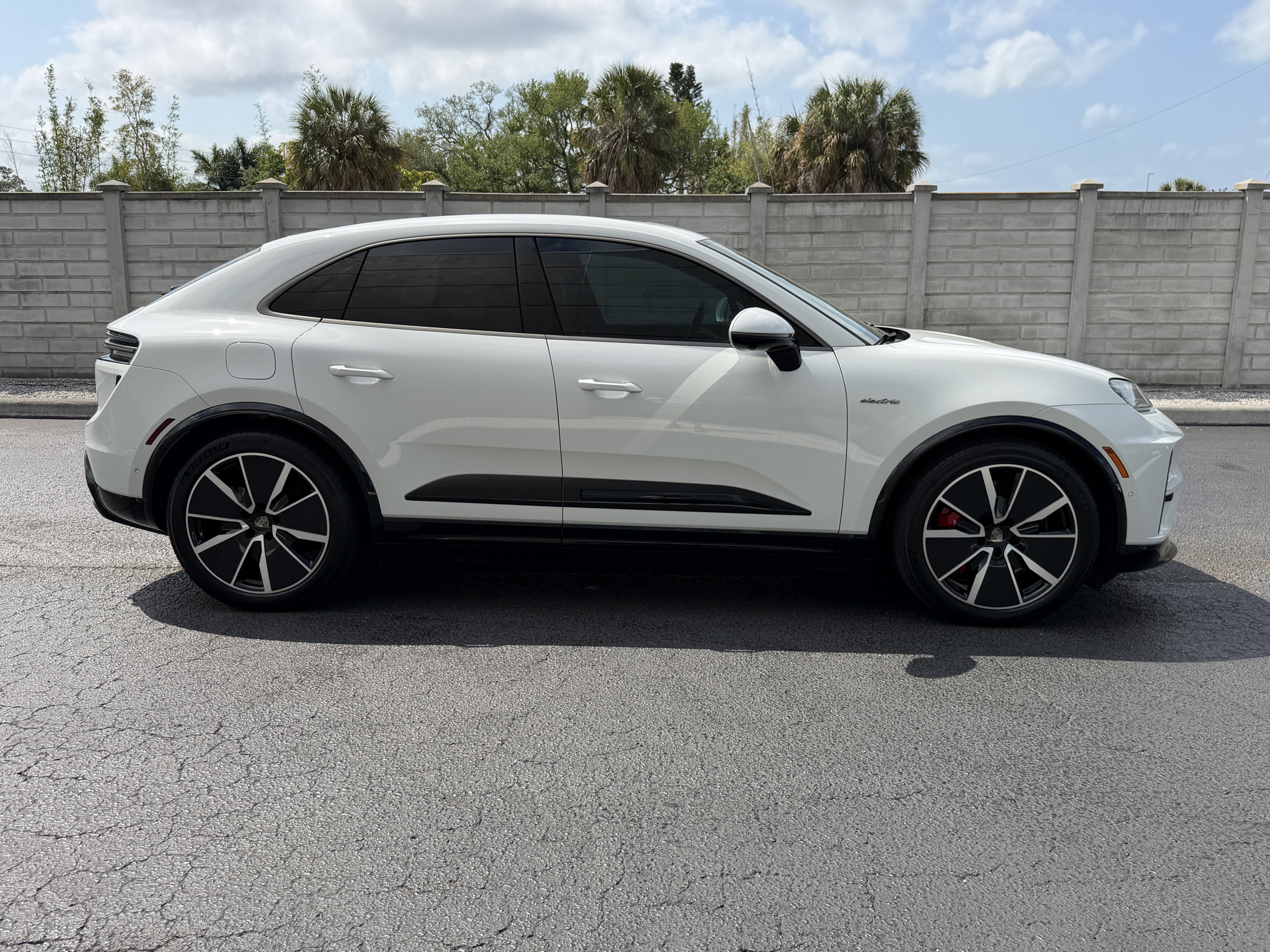 Certified 2024 Porsche Macan Turbo Electric image 7