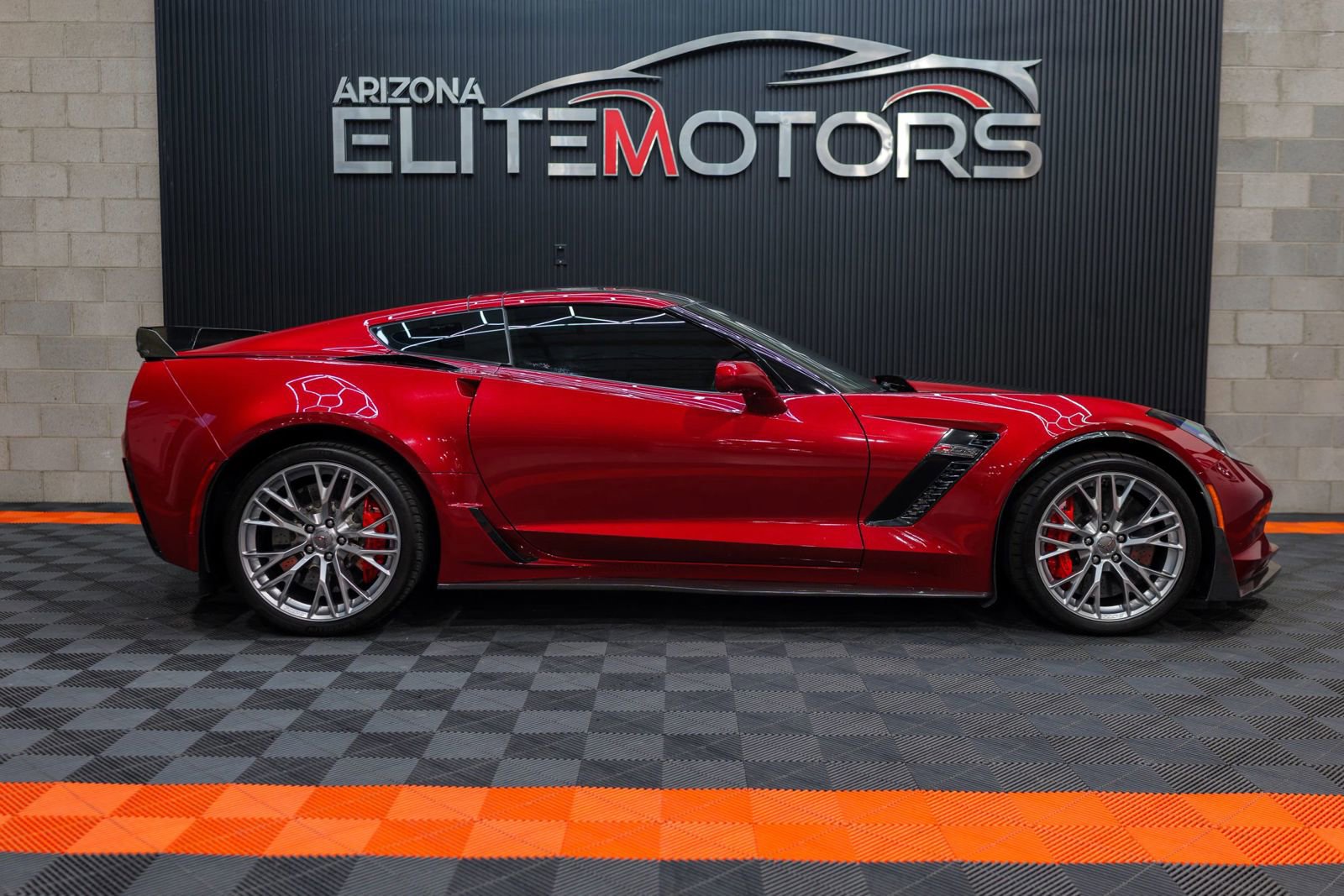 Used 2015 Chevrolet Corvette Z06 w/ 3LZ Preferred Equipment Group RWD image 14