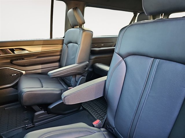 New 2025 Jeep Wagoneer L Series II image 13