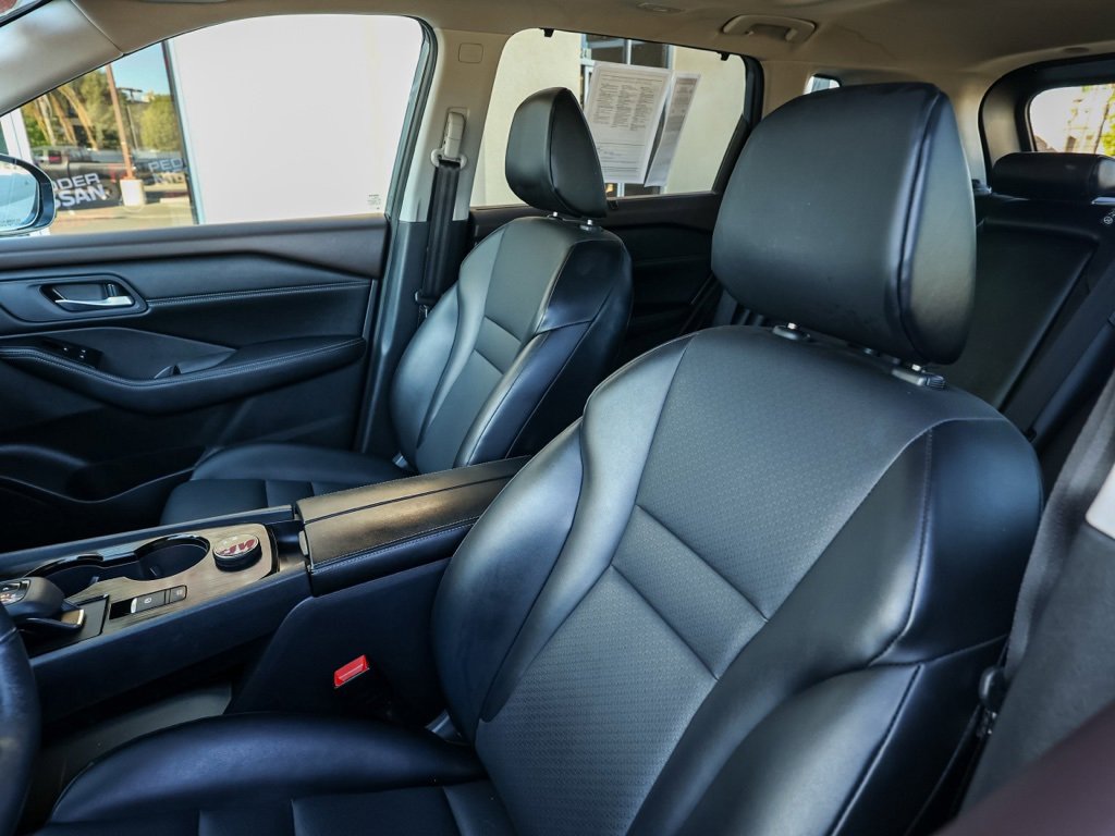 Used 2023 Nissan Rogue SV w/ SV Premium Package image 15