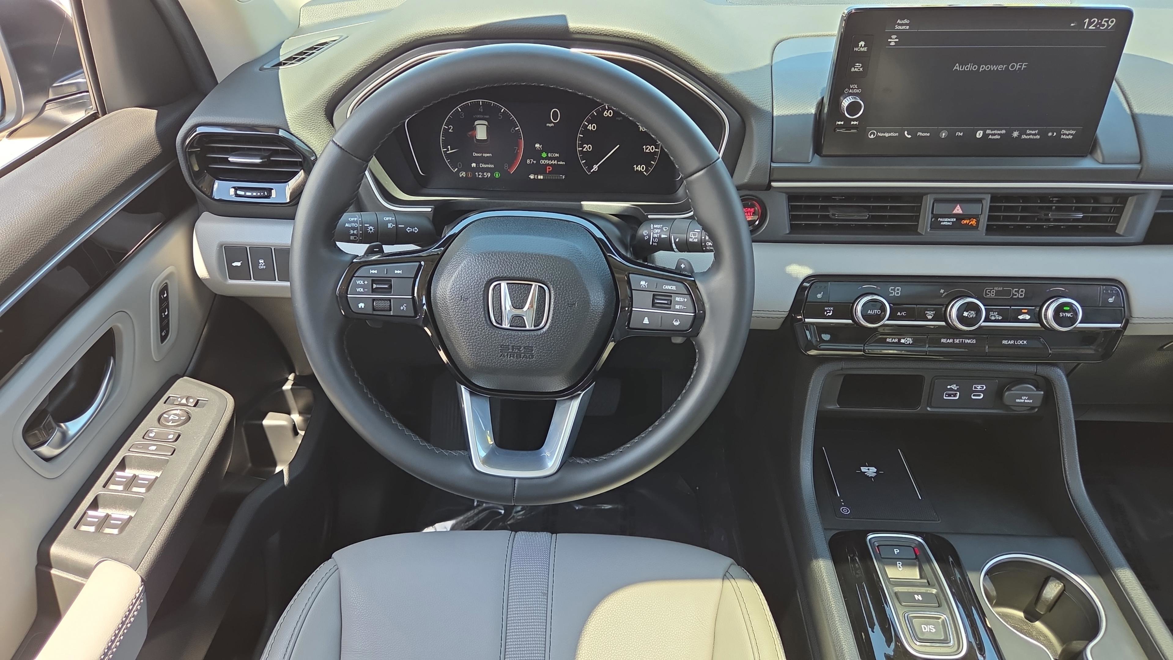 Used 2025 Honda Pilot Touring image 12