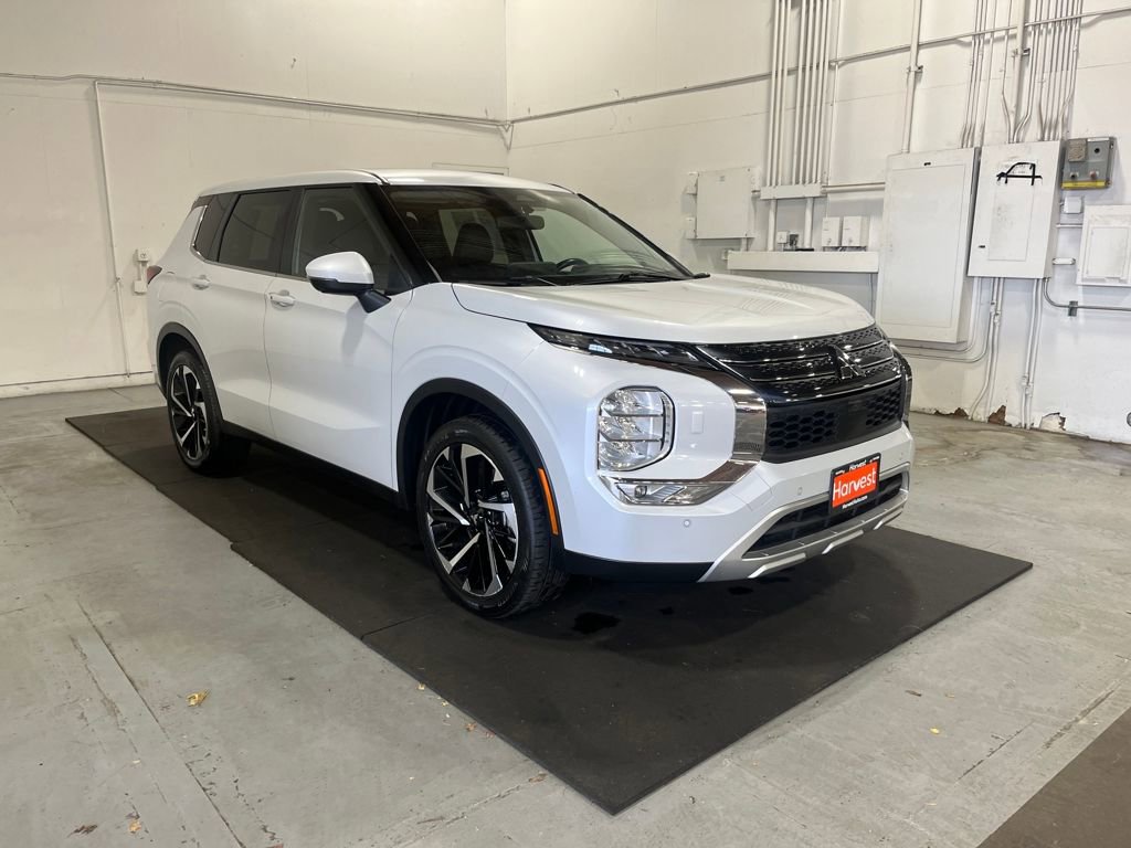 Used 2024 Mitsubishi Outlander SE image 29