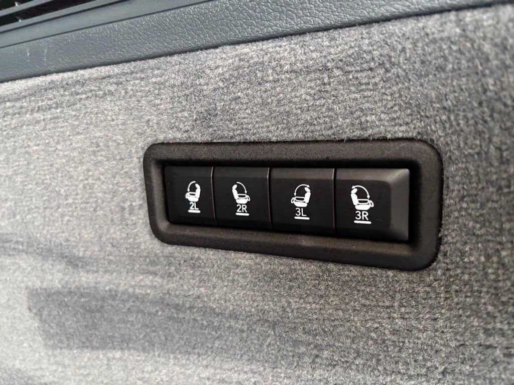 Used 2022 Jeep Grand Wagoneer Series III w/ Rear Seat Video Group 1 image 21