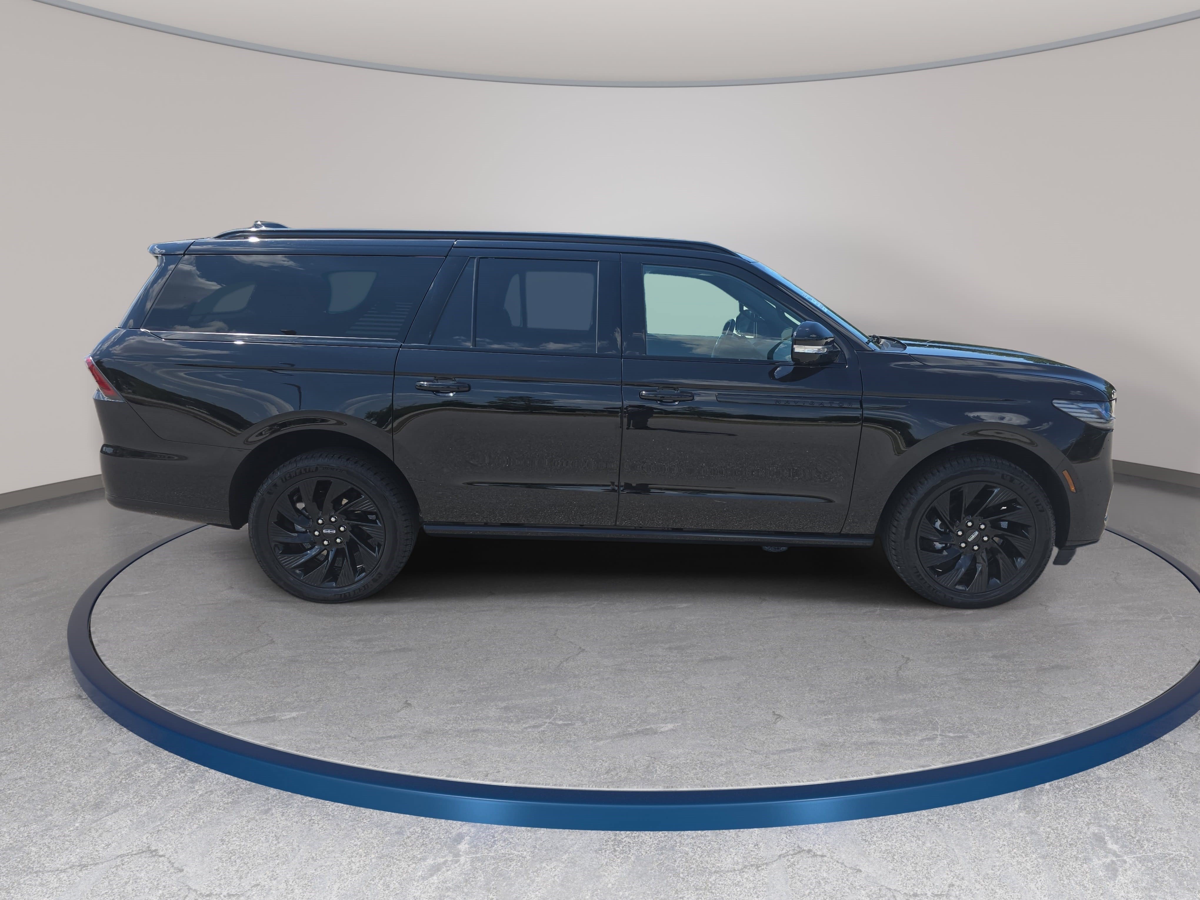 New 2026 Lincoln Navigator L Reserve w/ Jet Appearance Package AWD/4WD image 4
