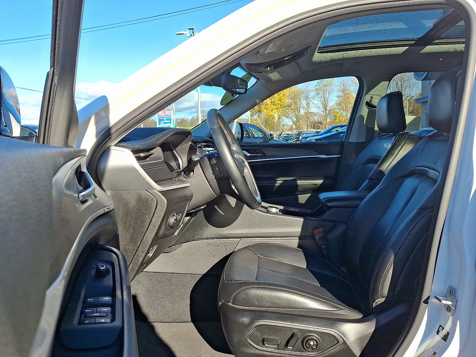 Used 2022 Jeep Grand Cherokee Limited image 13