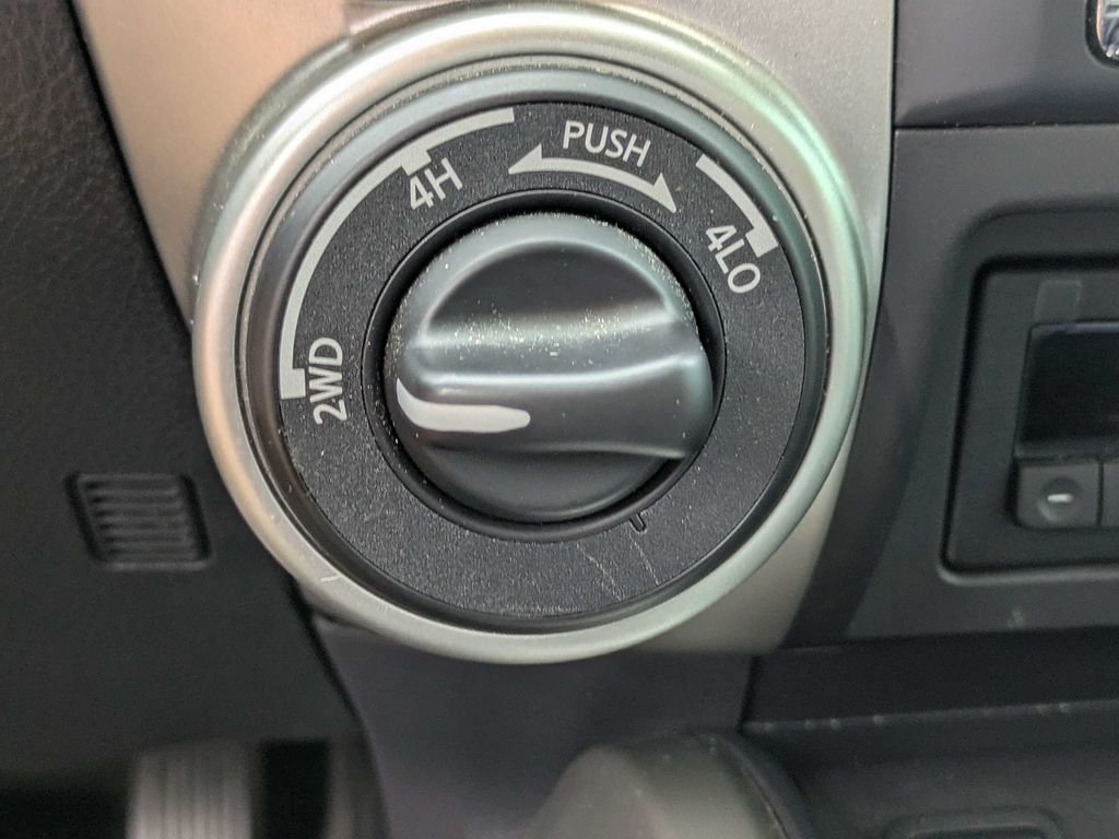 Used 2021 Nissan Titan SV w/ SV Convenience Package AWD/4WD image 23