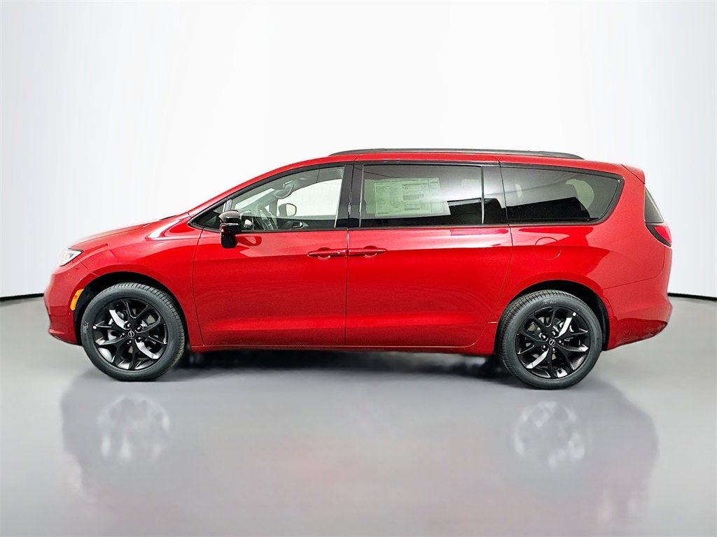 New 2026 Chrysler Pacifica Limited w/ S Appearance Package image 4
