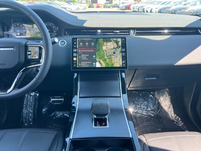 Used 2026 Land Rover Range Rover Evoque Dynamic SE AWD/4WD image 14