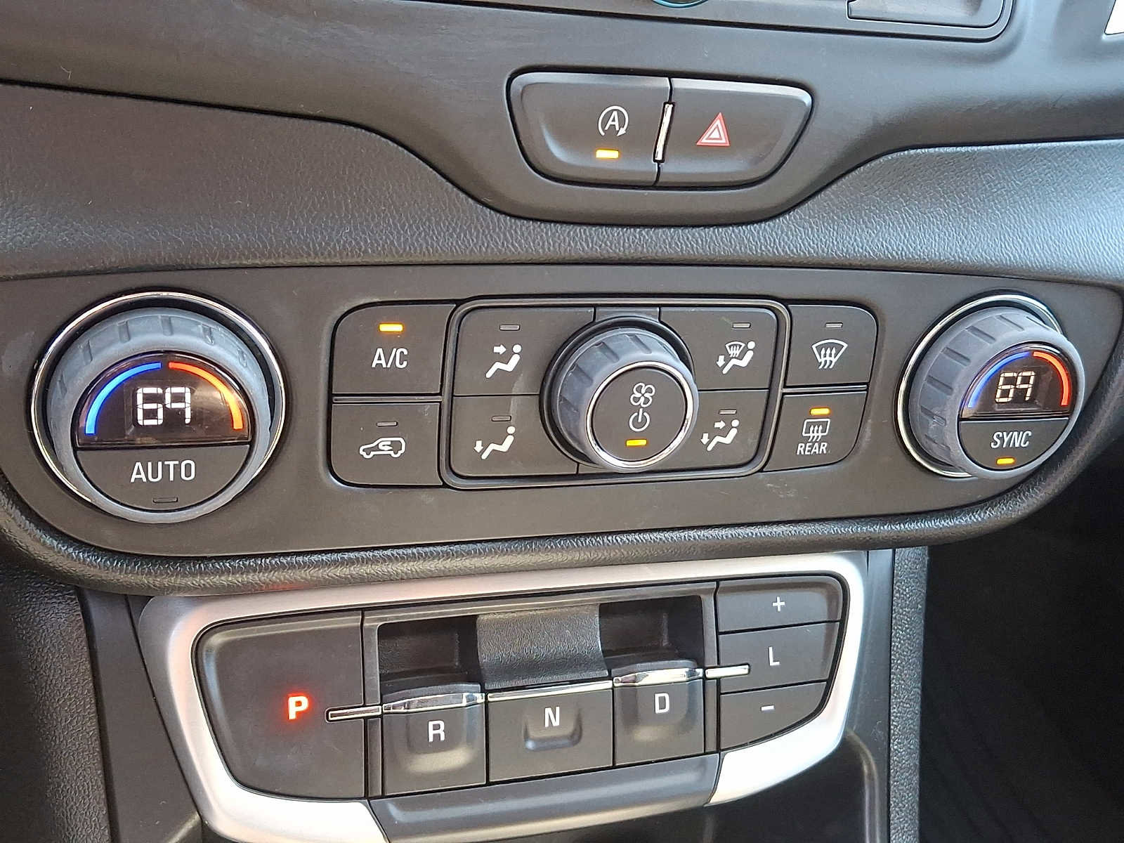 Certified 2023 GMC Terrain SLE w/ Driver Convenience Package AWD/4WD image 15