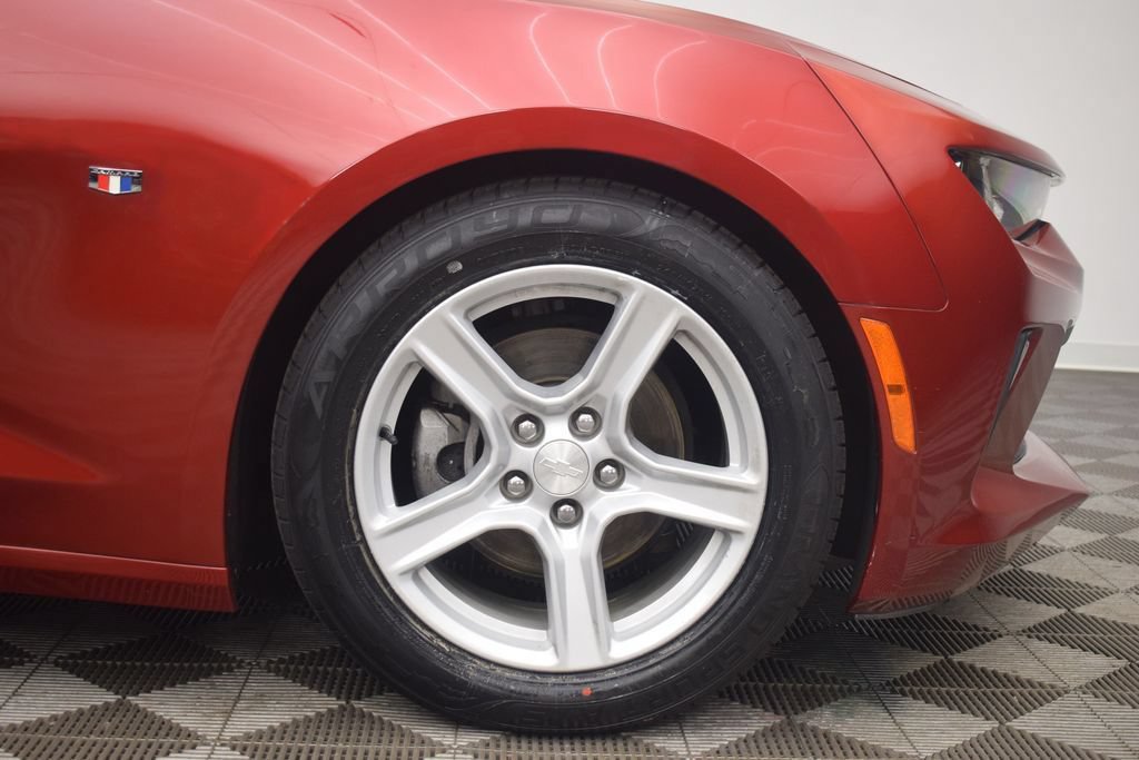 Used 2017 Chevrolet Camaro LT RWD image 31