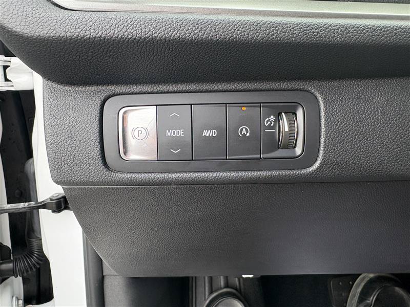 Used 2025 Chevrolet Traverse LT AWD/4WD image 24