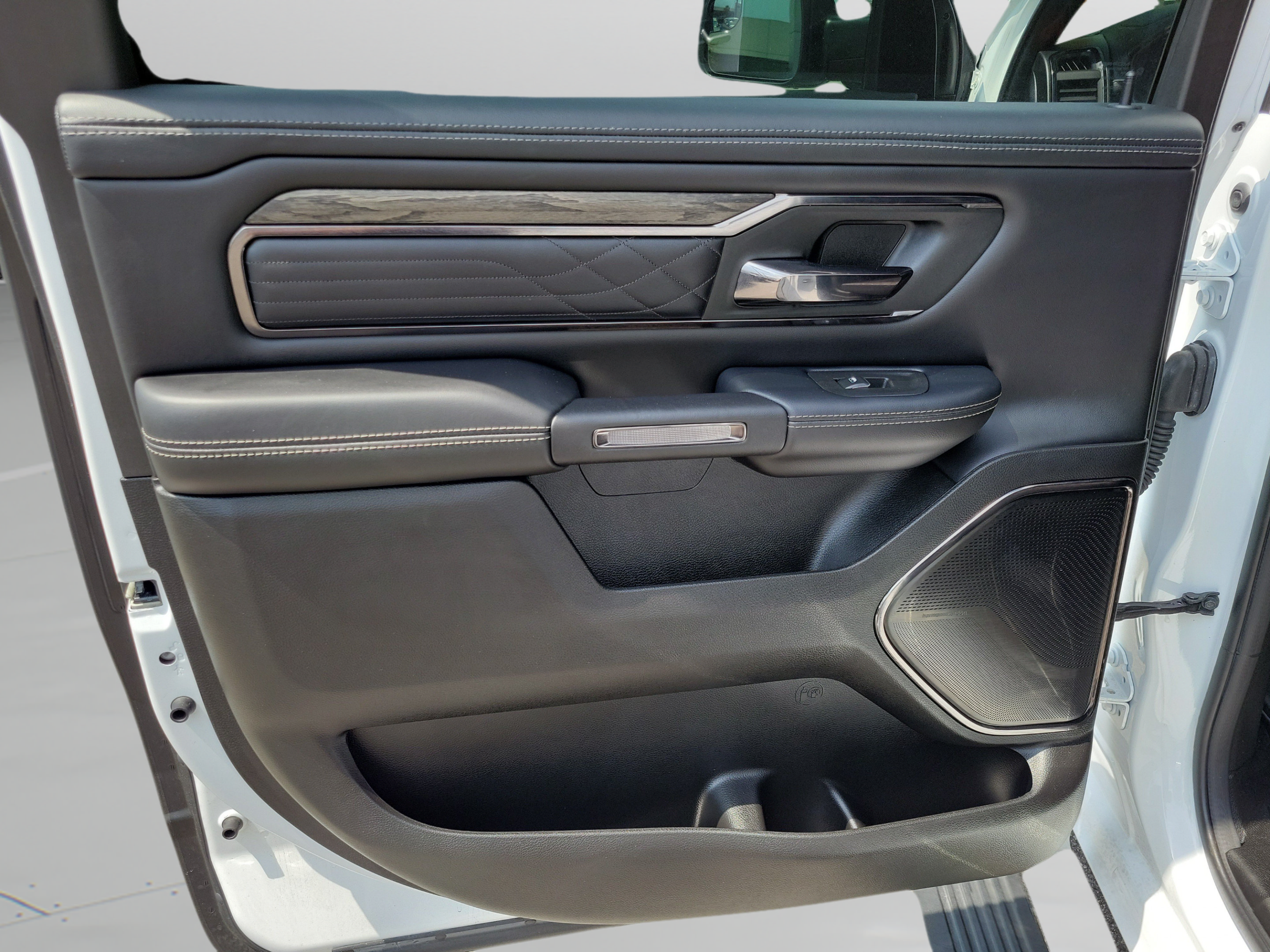 Used 2025 RAM 1500 Limited AWD/4WD image 11