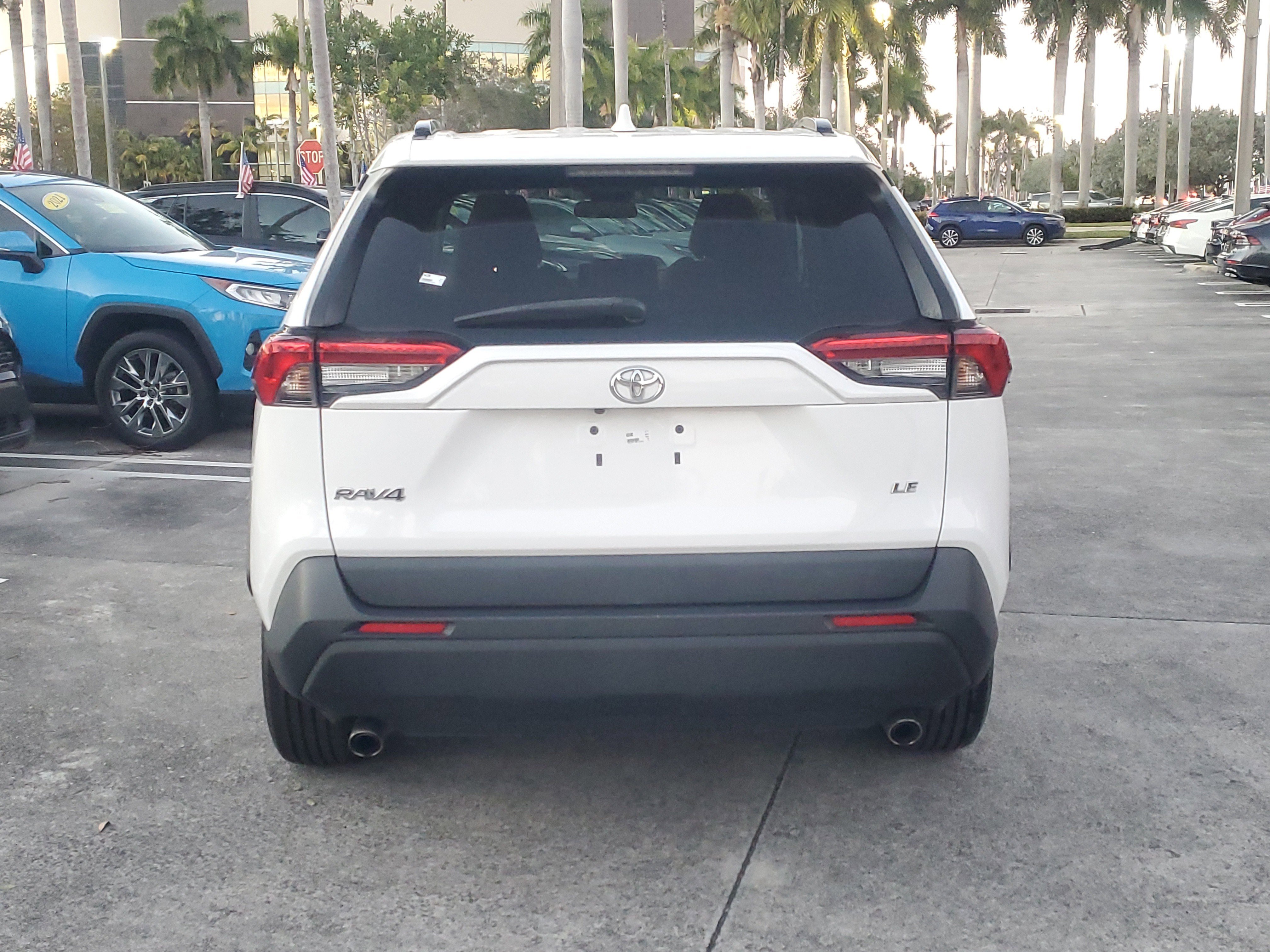 Used 2021 Toyota RAV4 LE image 4