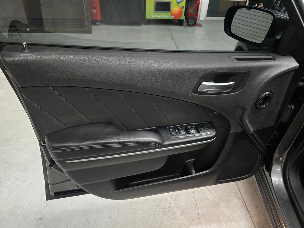 Used 2022 Dodge Charger SXT RWD image 12
