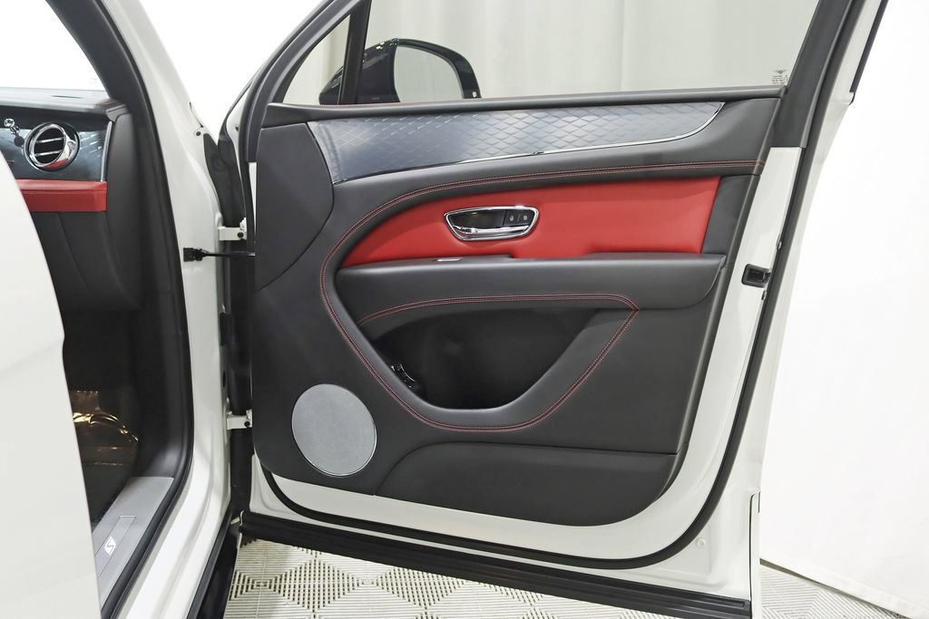 Used 2023 Bentley Bentayga AWD/4WD image 35