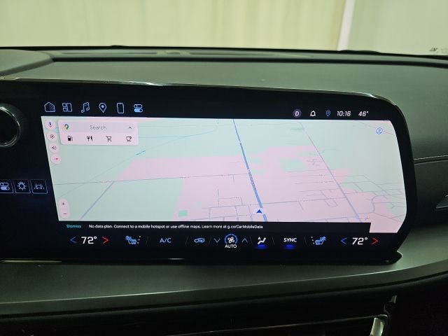 Used 2025 Chevrolet Traverse LT image 3