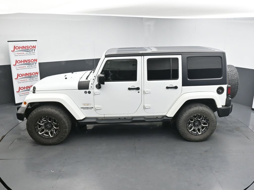 Used 2015 Jeep Wrangler Unlimited Sahara w/ Connectivity Group AWD/4WD image 13