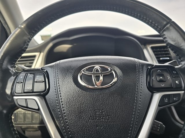 Used 2019 Toyota Highlander XLE AWD/4WD image 18