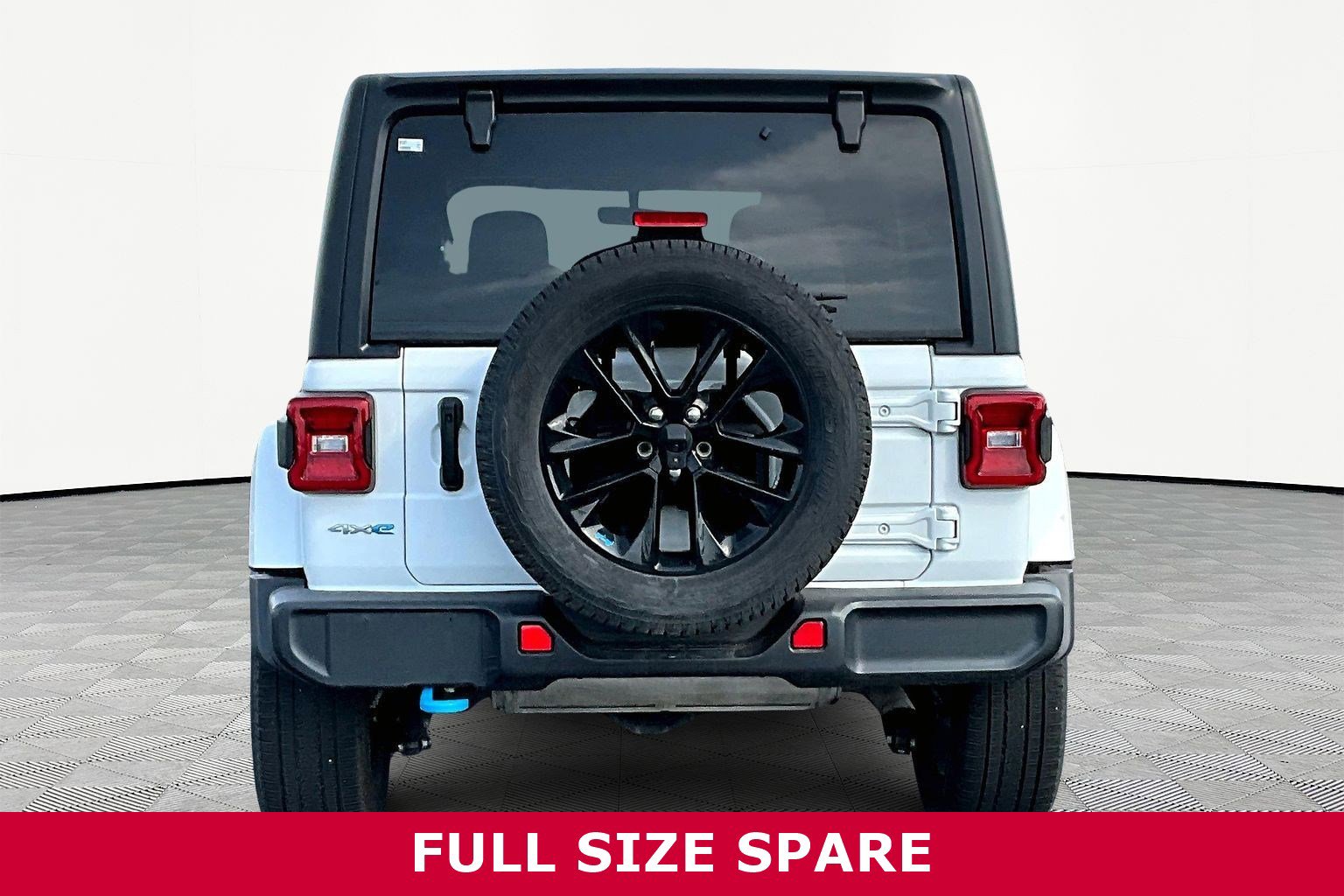 Used 2023 Jeep Wrangler Unlimited Sahara AWD/4WD image 5