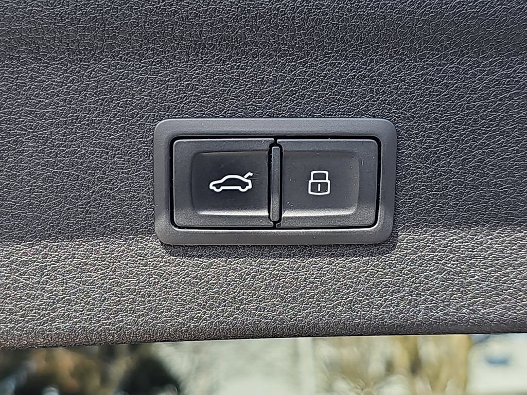 Used 2017 Audi Q3 2.0T Prestige w/ Prestige Package AWD/4WD image 16