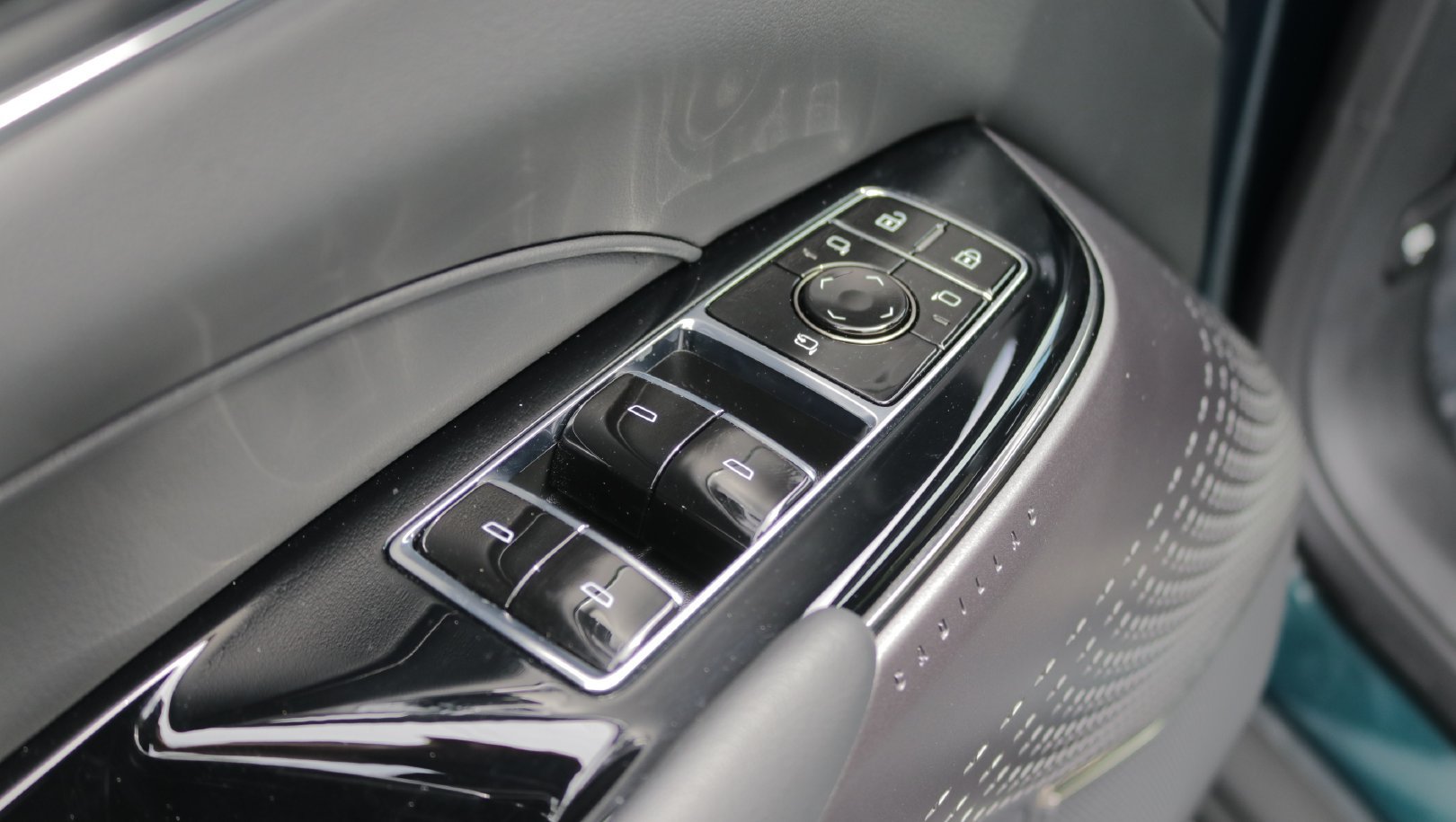 Certified 2025 Cadillac Lyriq Luxury RWD image 10