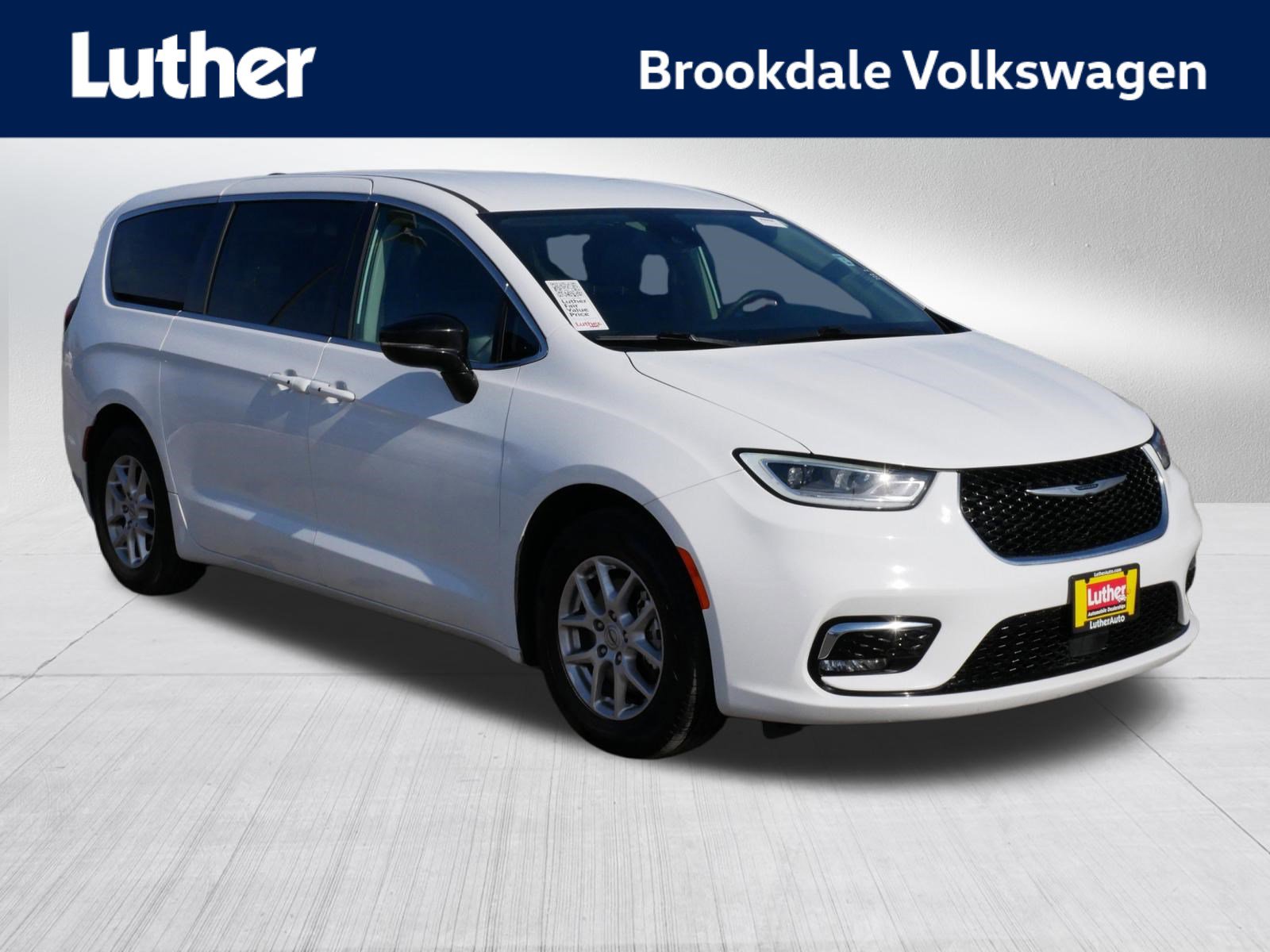 Used 2024 Chrysler Pacifica Touring-L