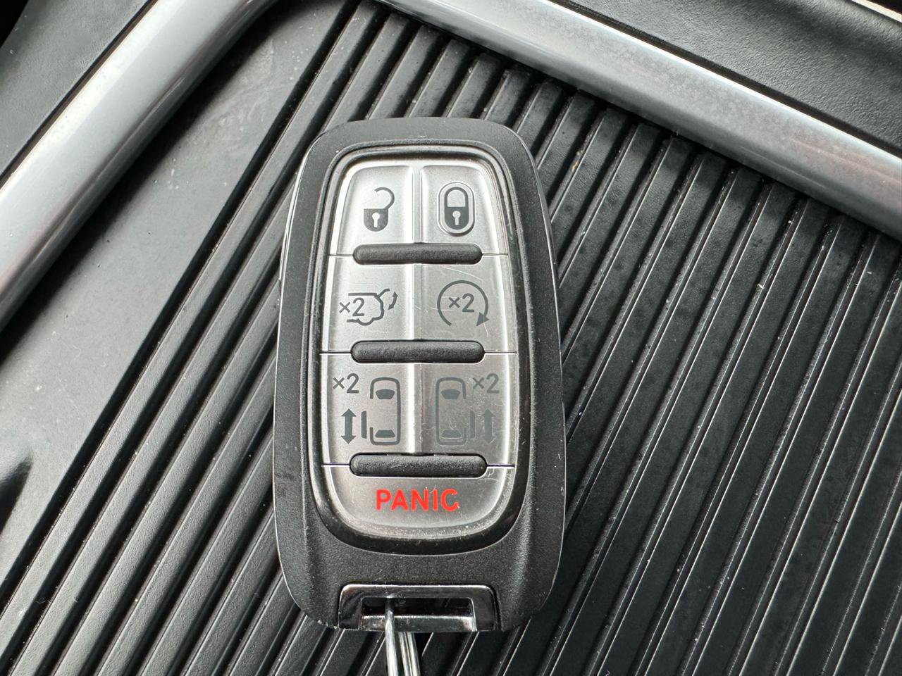 Used 2024 Chrysler Pacifica Touring-L image 30