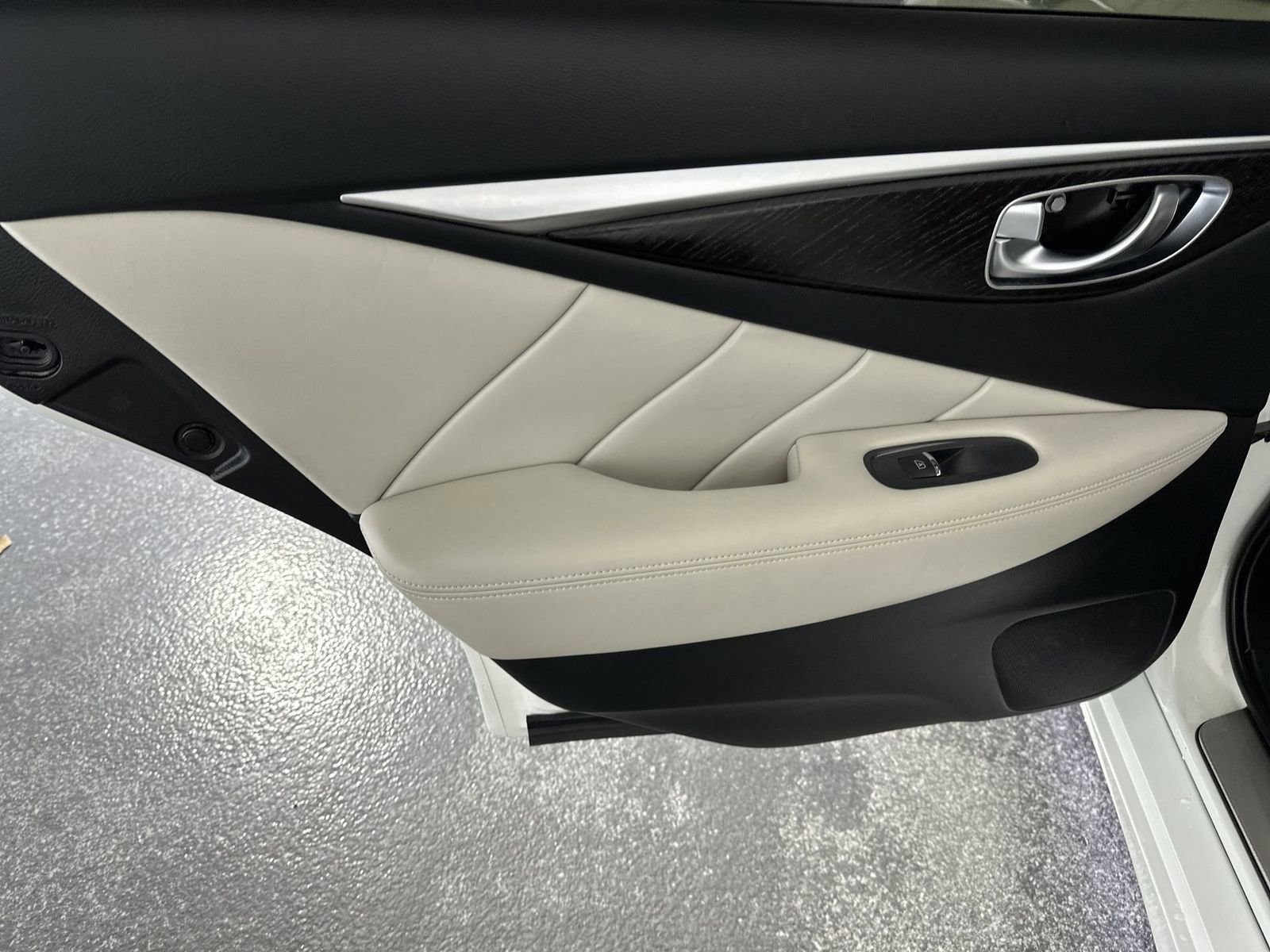 Used 2024 INFINITI Q50 Sensory image 34