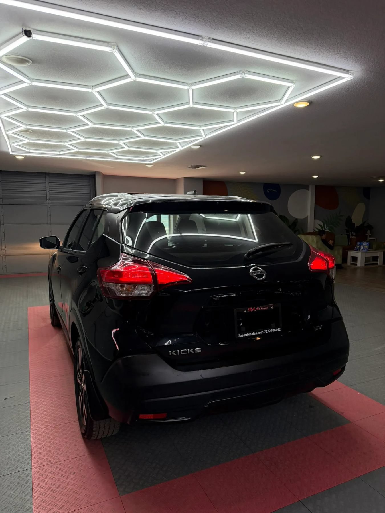 Used 2018 Nissan Kicks SV FWD image 5