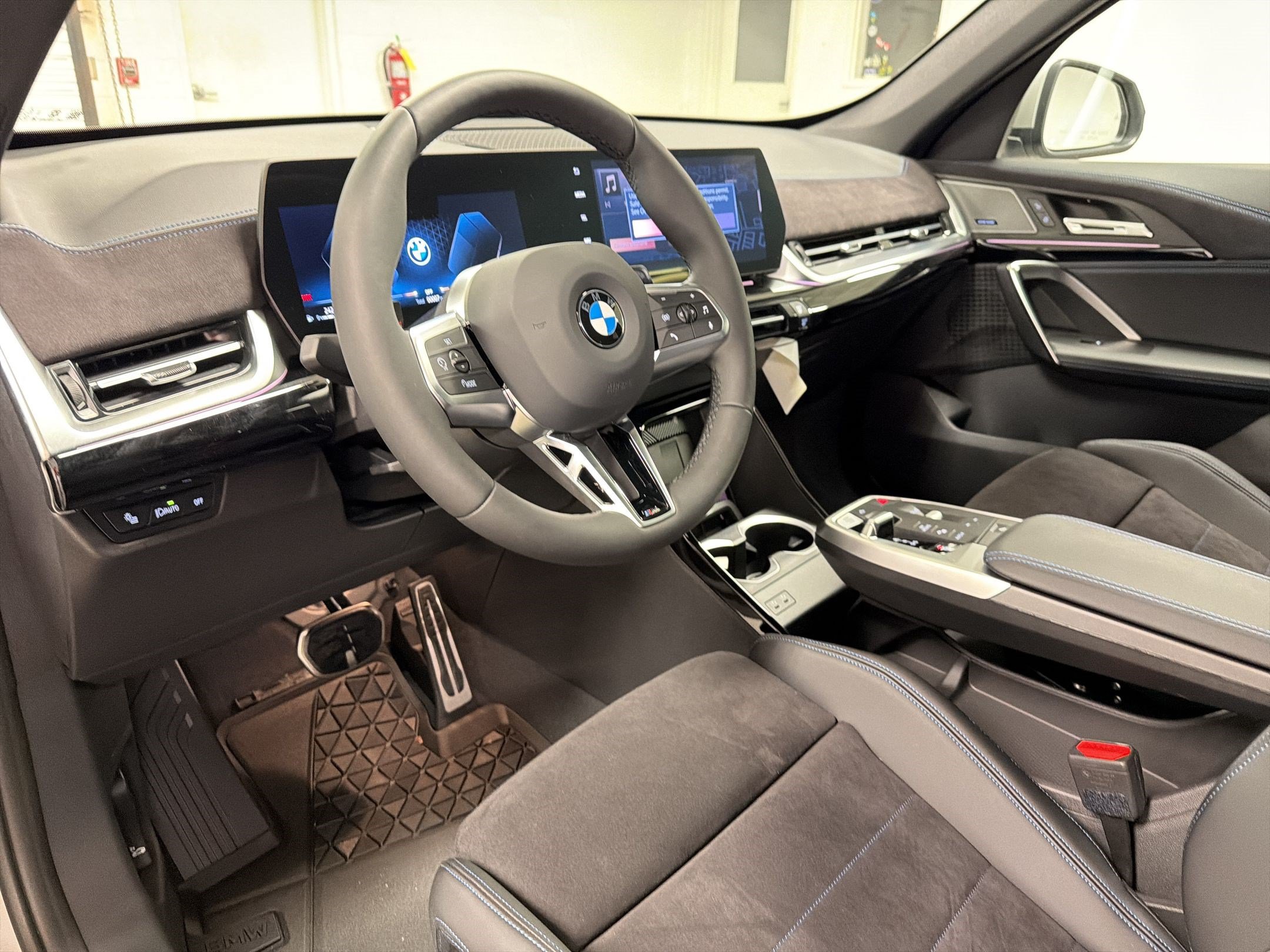 New 2026 BMW X1 xDrive28i w/ M Sport Package AWD/4WD image 4