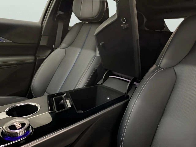 Used 2024 Cadillac Lyriq Sport RWD image 58