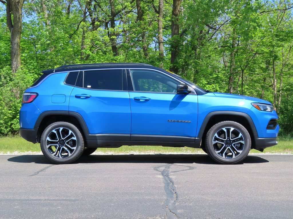Used 2024 Jeep Compass Limited AWD/4WD image 2