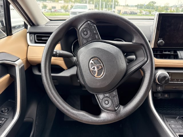 Used 2025 Toyota RAV4 LE AWD/4WD image 19