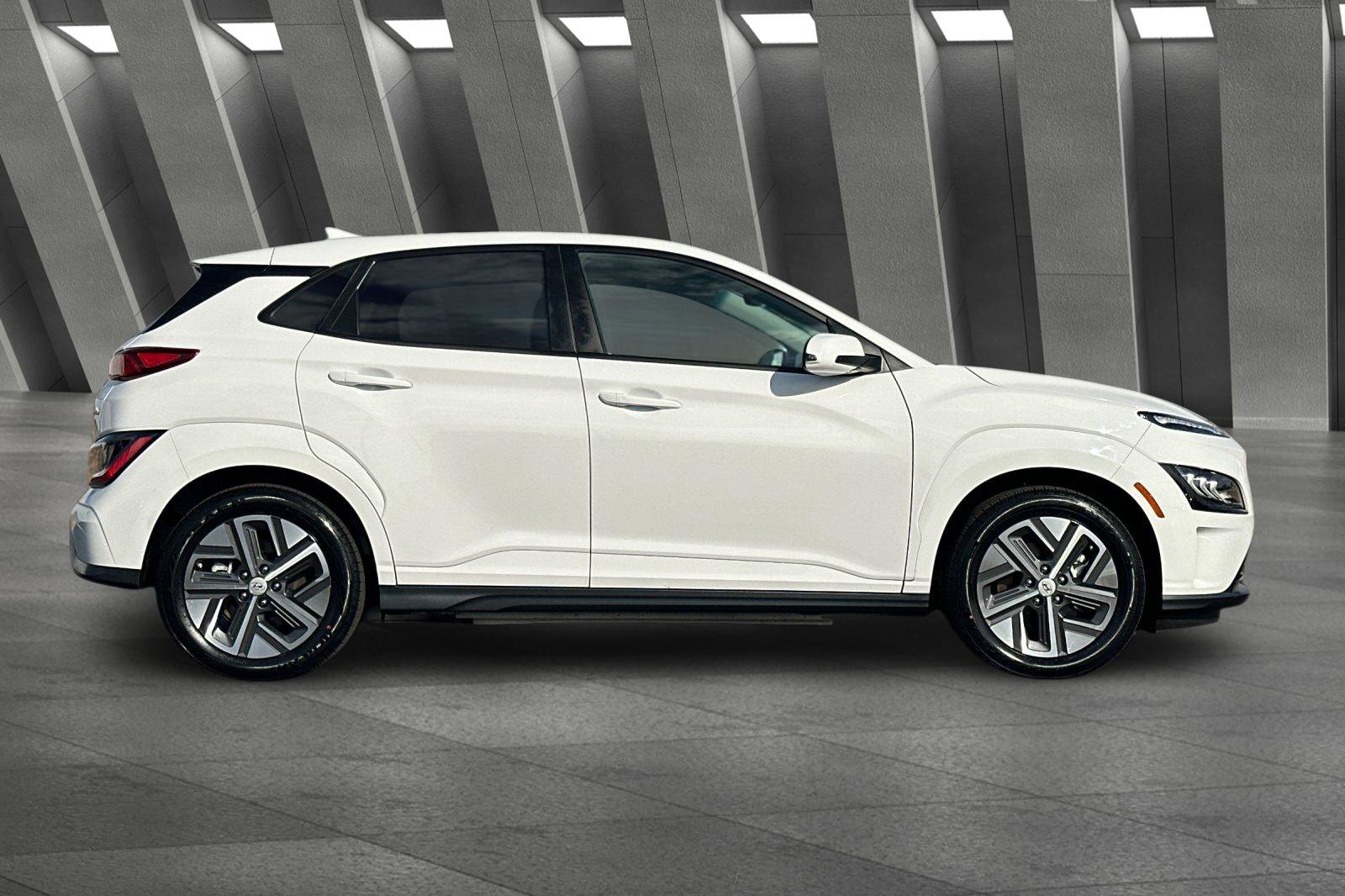 Used 2023 Hyundai Kona Limited w/ Cargo Package image 3