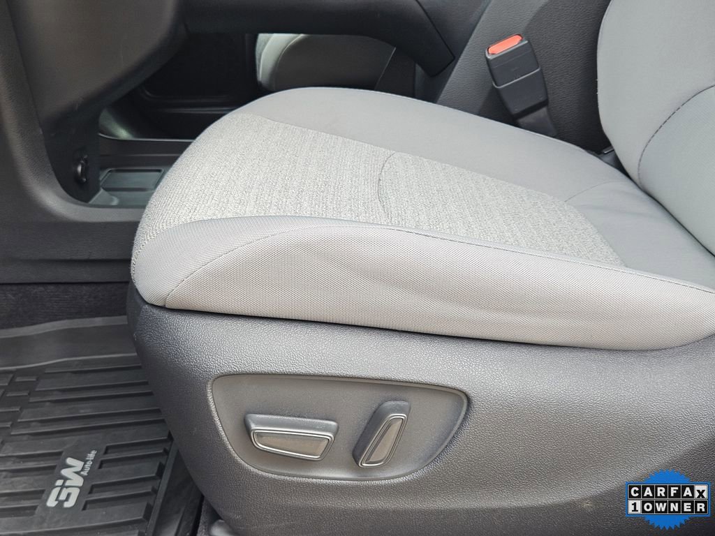 Used 2026 Toyota Sienna LE image 22