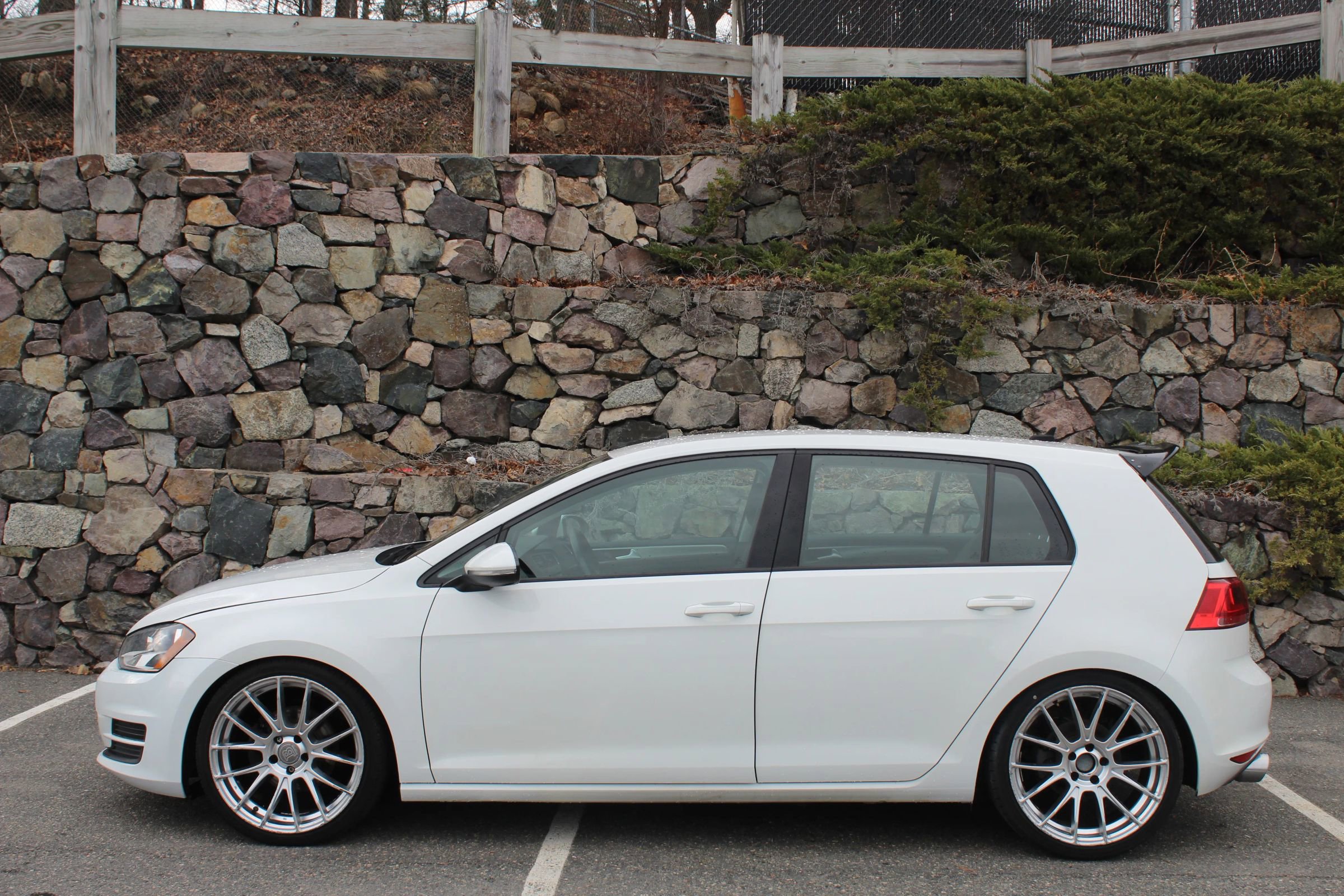 Used 2017 Volkswagen Golf Wolfsburg Edition image 6