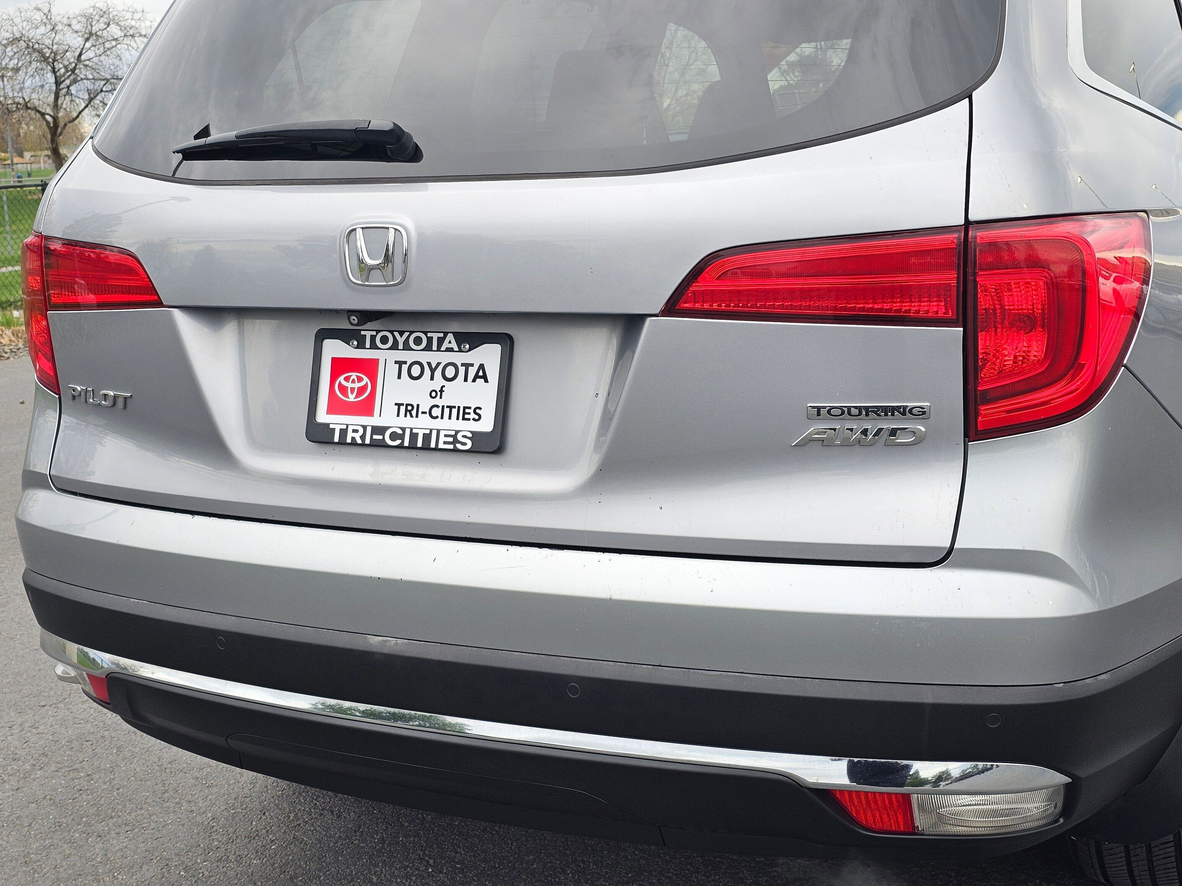 Used 2016 Honda Pilot Touring image 13