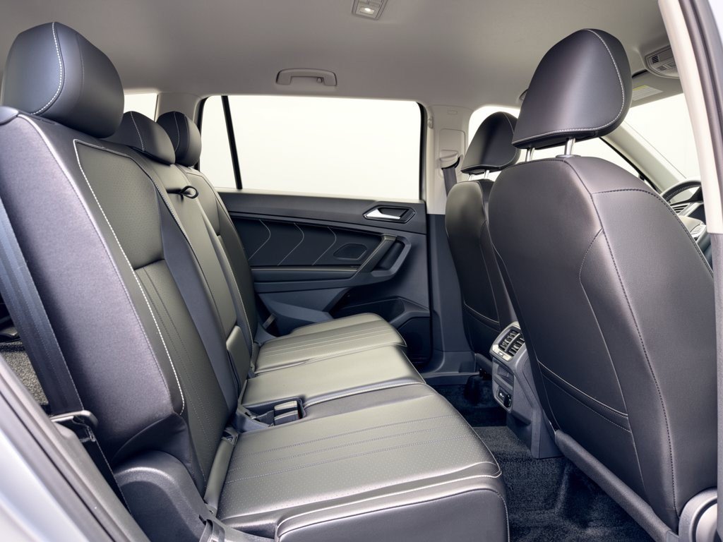 Used 2024 Volkswagen Tiguan SE FWD image 28