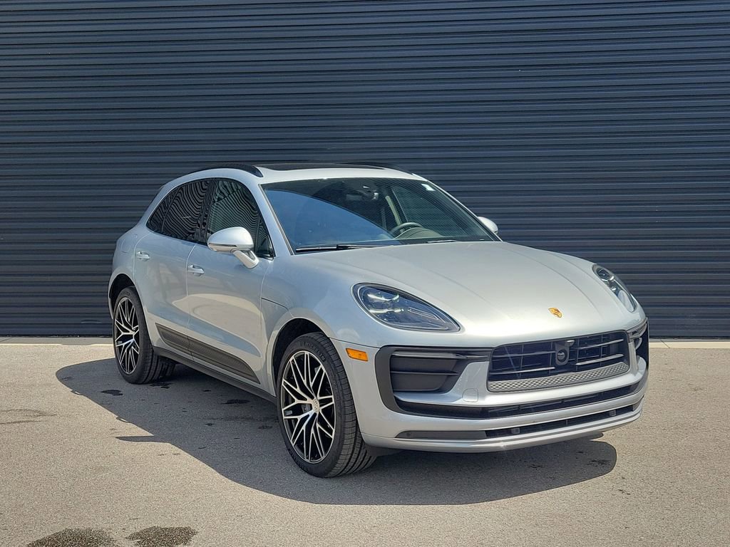 Certified 2025 Porsche Macan image 9