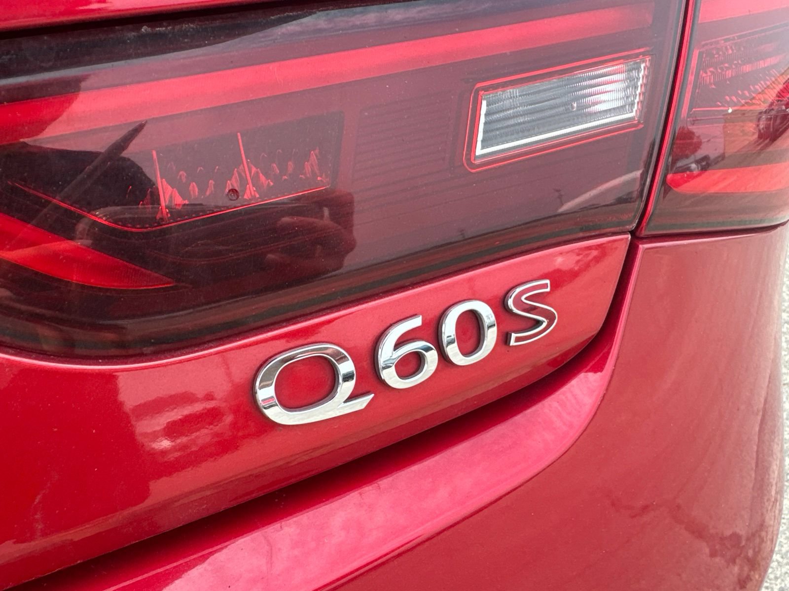 Used 2018 INFINITI Q60 Red Sport 400 w/ Pro Active Package AWD/4WD image 9
