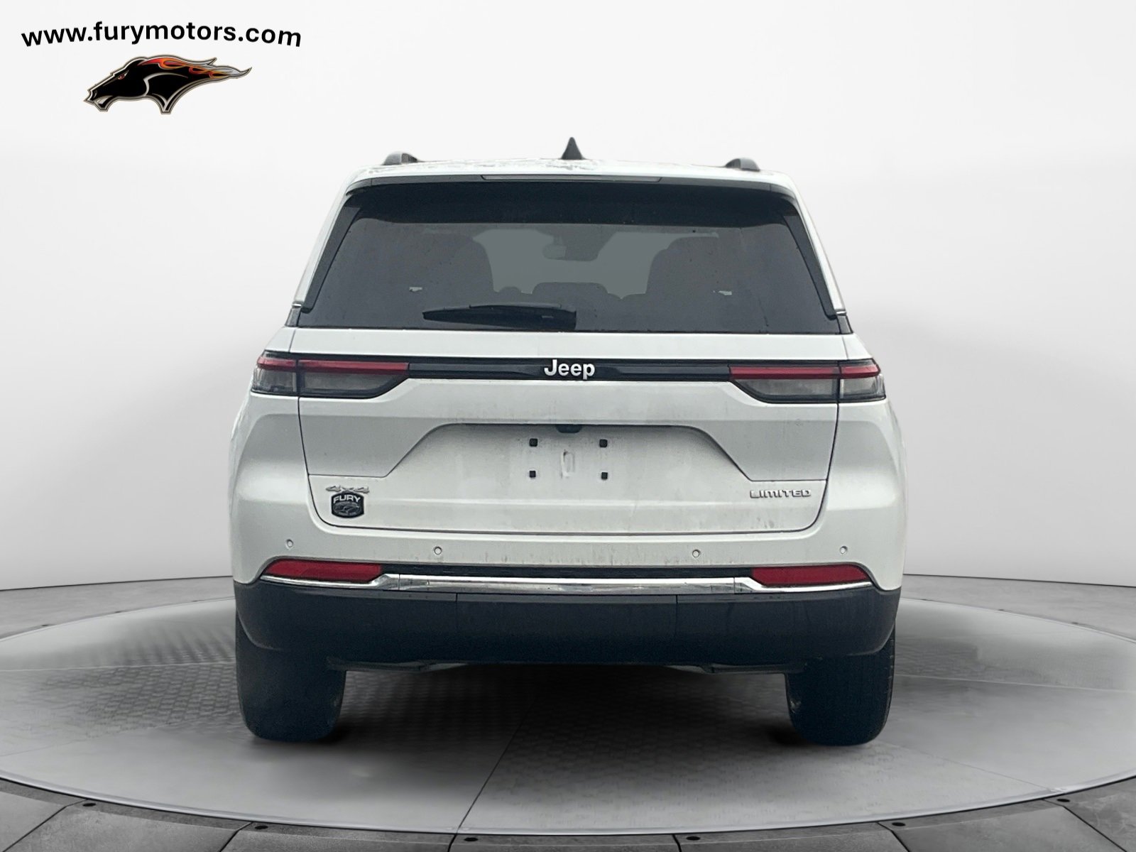 Used 2025 Jeep Grand Cherokee Limited image 4