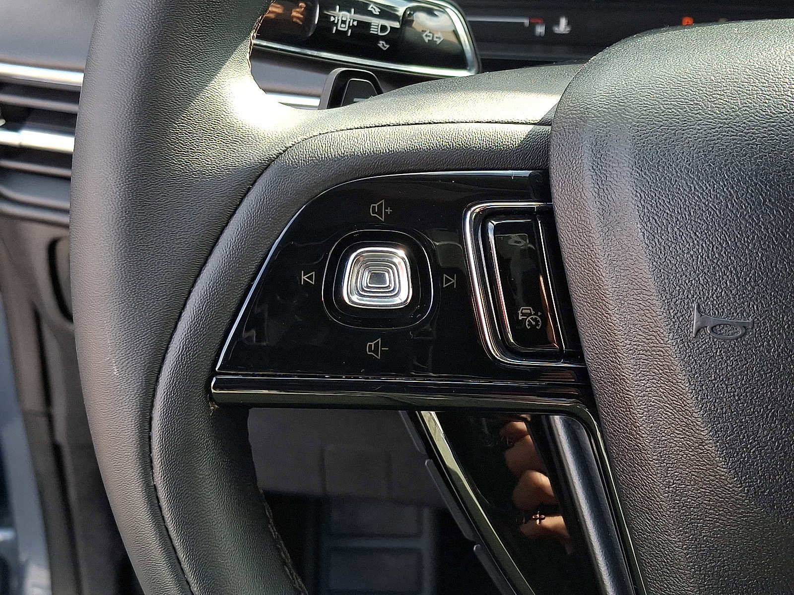 Used 2022 Lincoln Corsair AWD w/ Equipment Group 101A image 22