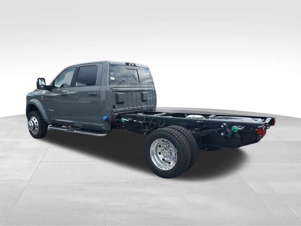 New 2026 RAM 4500 4x4 Crew Cab DRW w/ Laramie Trim Package image 6