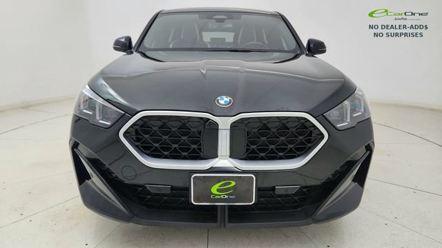 Used 2025 BMW X2 xDrive28i w/ Premium Package AWD/4WD image 2