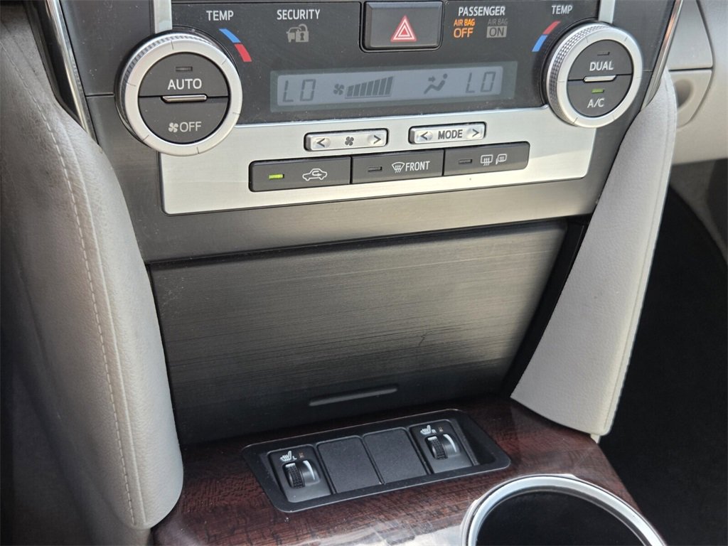 Used 2014 Toyota Camry XLE w/ Leather Package image 20