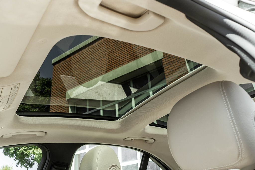 Used 2021 Mercedes-Benz C 300 4MATIC Sedan image 10