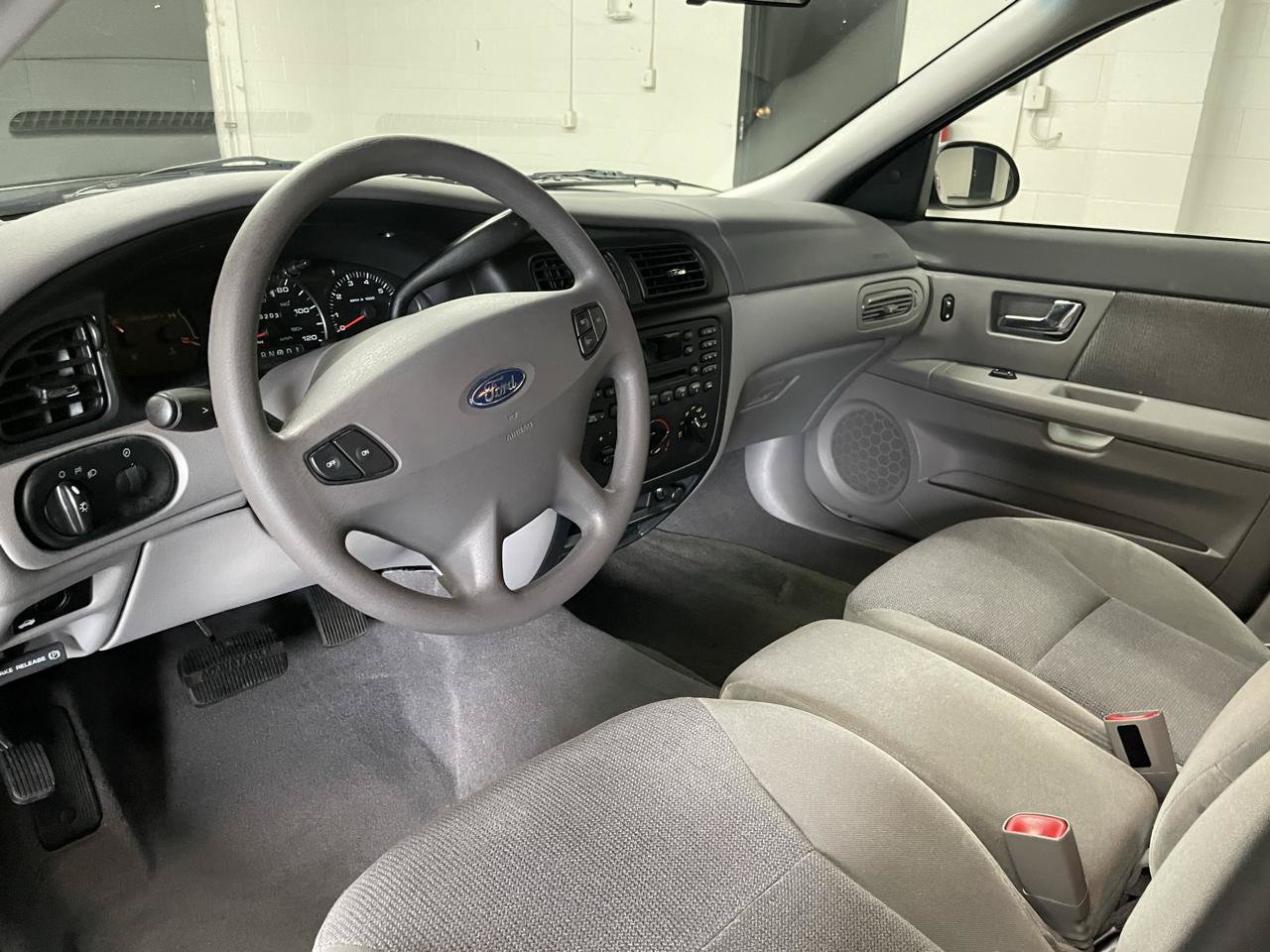 Used 2002 Ford Taurus SE FWD image 12
